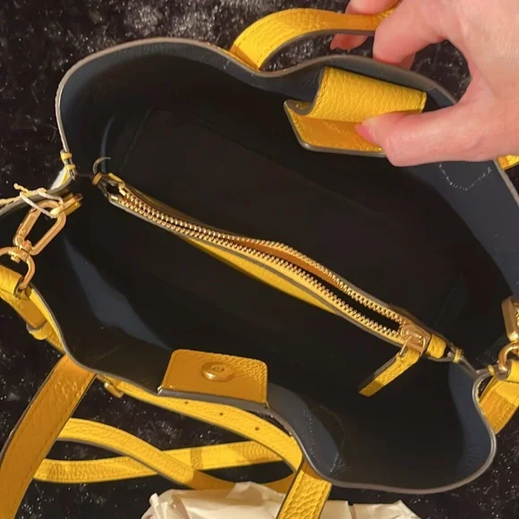 NWT Tory Burch Blake Tote - Picture 7 of 8